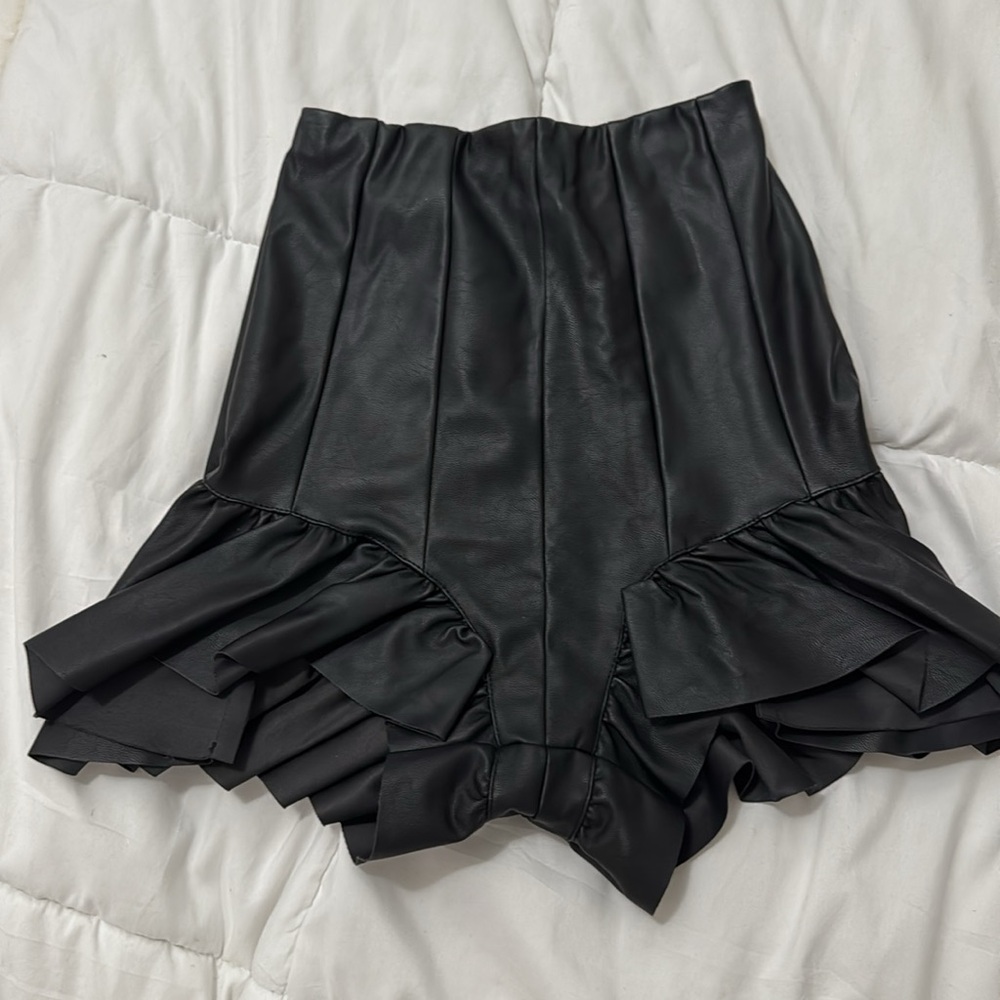 ASOS shorts with ruffles. - Picture 4 of 4